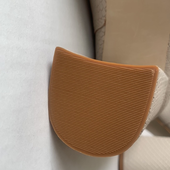 Matisse Melaney Ivory/Taupe Snake Open-Toe Bootie EUC!! Size 7 - Picture 4 of 14